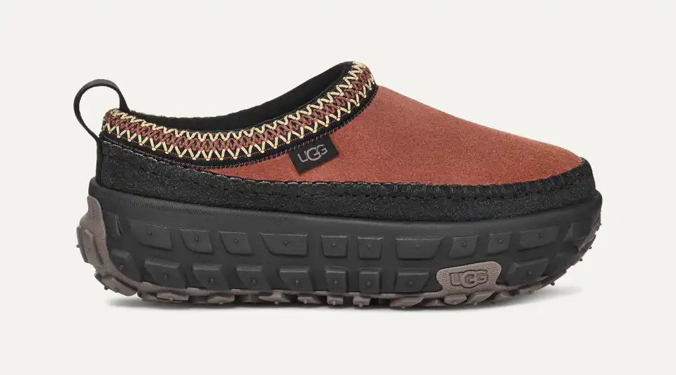 靴 UGG Venture Daze UGG ALL GENDER VENTURE DAZE SAND / BLACK SHOE MEN US 4