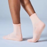 Feetures High Performance Max Cushion Quarter Tall Scallop Sock